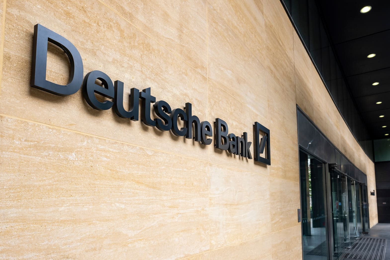 Deutsche Bank Predicts Bitcoin Rising to $28K by Year-End