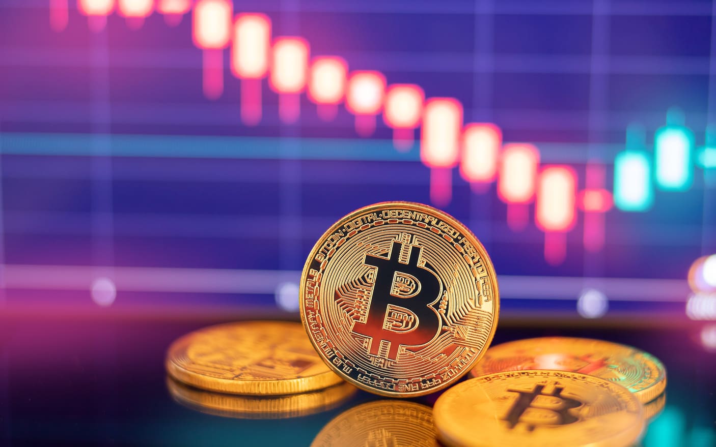 Bitcoin Stabilizes at $42,000 While Altcoins Experience Mixed Fortunes in Weekly Trading
